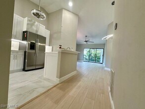 400 Valley Stream Dr in Naples, FL - Building Photo - Building Photo