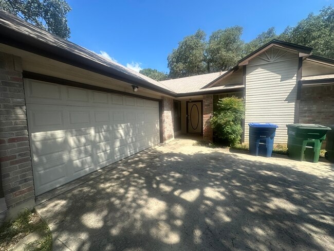 9515 Brook Green in San Antonio, TX - Building Photo - Building Photo