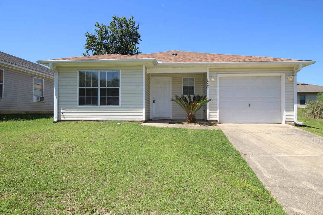 10605 Wilderness Ln in Pensacola, FL - Building Photo