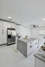 6538 Abbey Rd in Parkland, FL - Building Photo - Building Photo