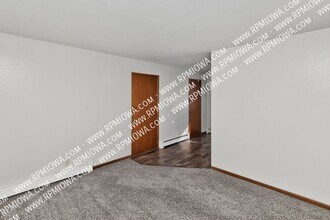 312 E 5th St in Huxley, IA - Building Photo - Building Photo