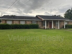 2411 Sunkist Country Club Rd in Biloxi, MS - Building Photo