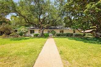 10409 Remington Ln in Dallas, TX - Building Photo - Building Photo