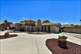 11620 Laura Marie Dr in El Paso, TX - Building Photo - Building Photo