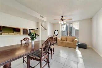 7135 Fair Oaks Ave in Dallas, TX - Building Photo - Building Photo