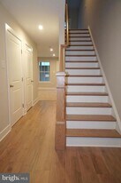 402 Sydney Ln in Lansdale, PA - Building Photo