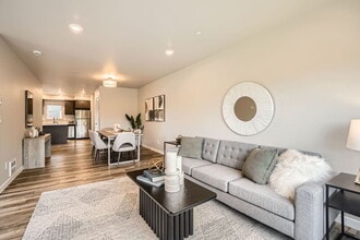 1811 SW 96th Ln in Seattle, WA - Building Photo - Building Photo
