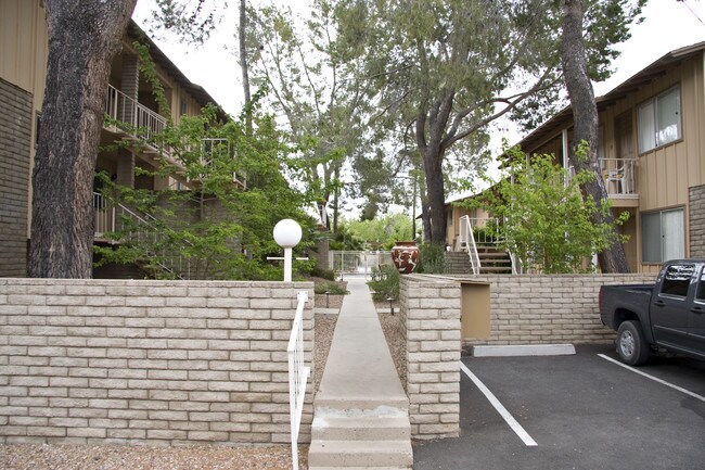 Western Garden Apartments in Wickenburg, AZ - Foto de edificio - Building Photo