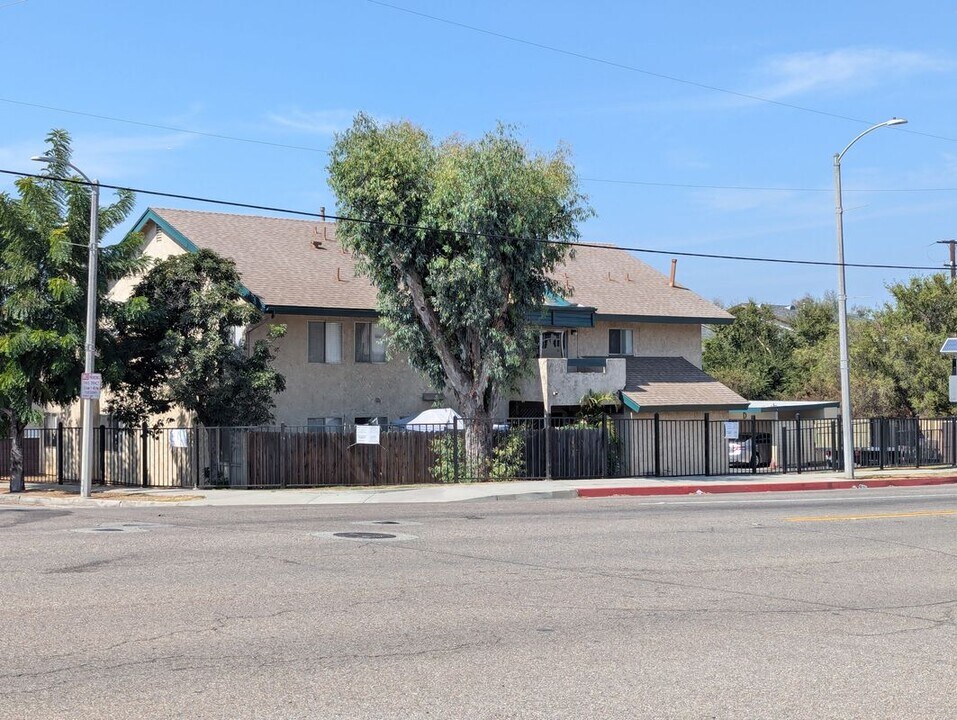 101 W Olive Ave in La Habra, CA - Building Photo