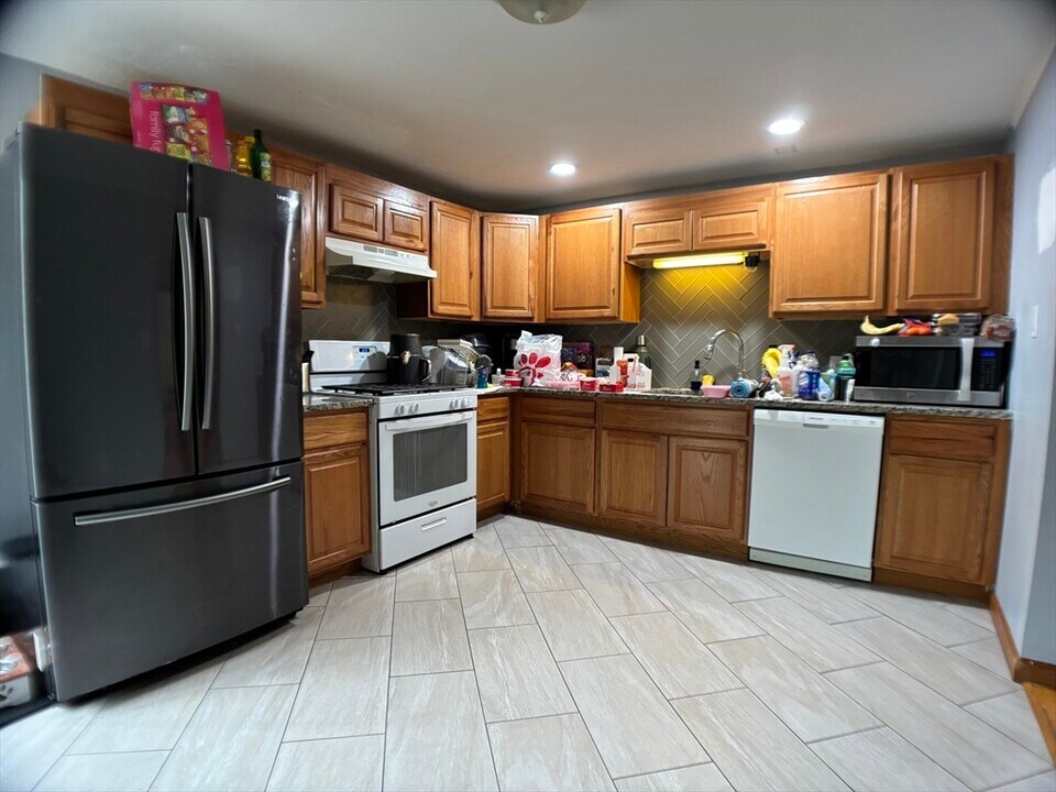 16 Wilson St in Natick, MA - Building Photo