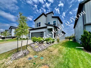 18013 Hauser St in Overland Park, KS - Building Photo - Building Photo