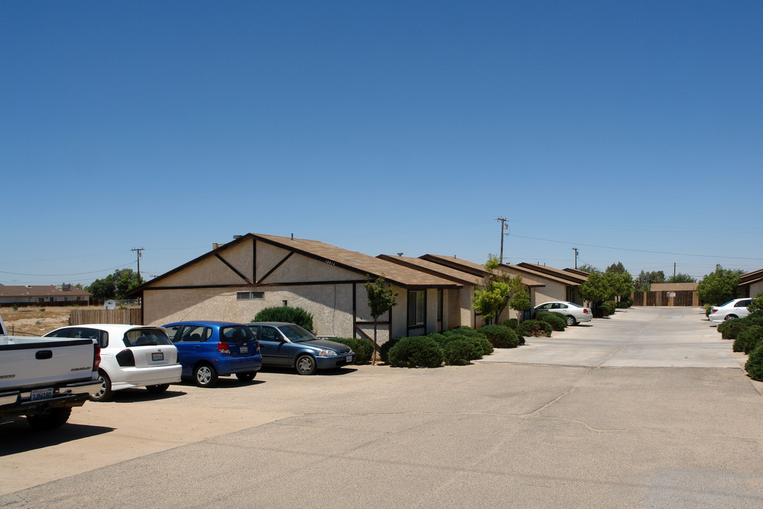 15810 Bear Valley Rd in Victorville, CA - Building Photo