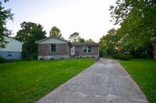 9205 Foxtail Ct in Crestwood, KY - Building Photo