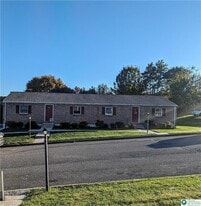 118 E Hillcrest Ln in Slatington, PA - Building Photo