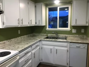 910 D St, Unit Indy in Independence, OR - Foto de edificio - Building Photo