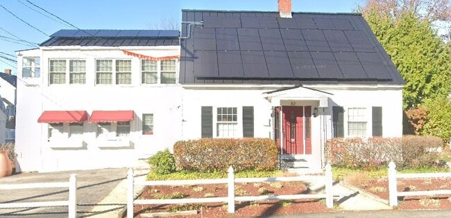 82 Salmon St, Unit Apartment for rent