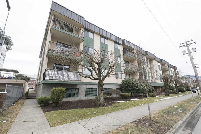 45744 Spadina Ave in Chilliwack, BC - Building Photo - Building Photo
