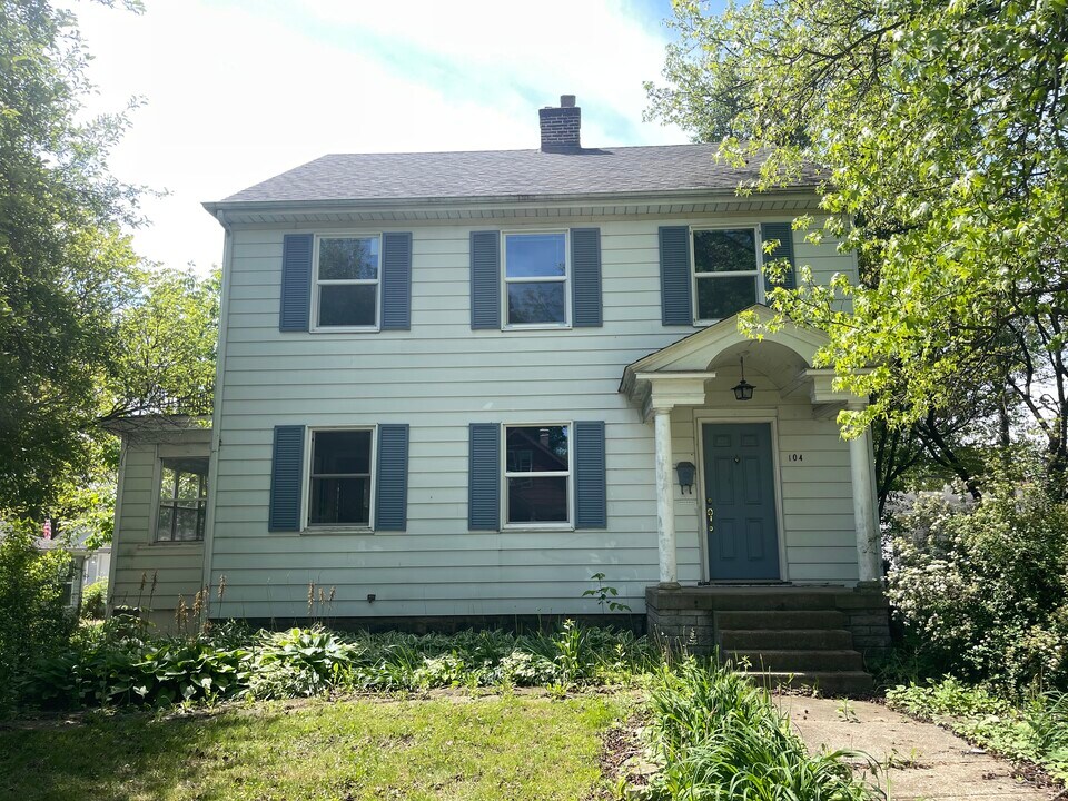 104 Harrison Blvd in Valparaiso, IN - Building Photo