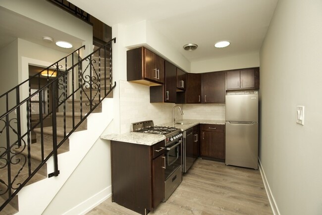 450 W Barry Ave in Chicago, IL - Foto de edificio - Building Photo