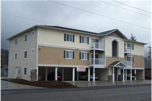 310 W Martin St in Elma, WA - Foto de edificio