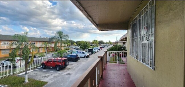 301 NW 177th St in Miami, FL - Building Photo - Building Photo