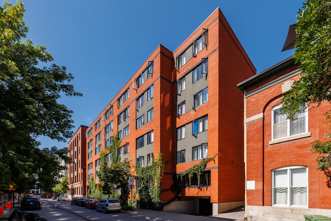 711 Bourget Rue in Montréal, QC - Building Photo - Building Photo