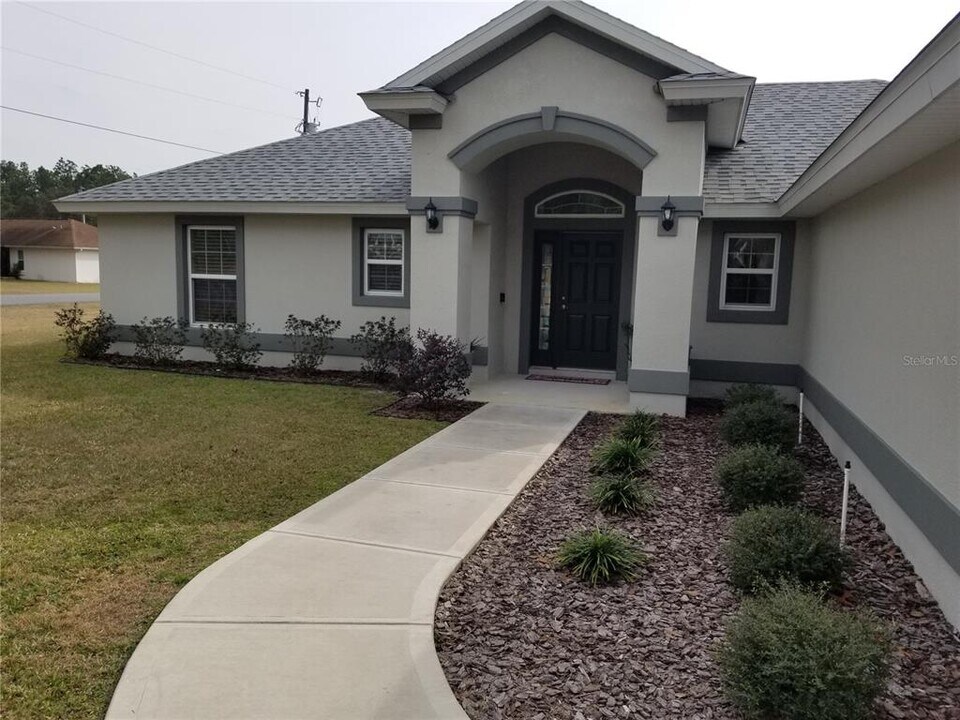 6960 SW 130th Ln Rd in Ocala, FL - Foto de edificio