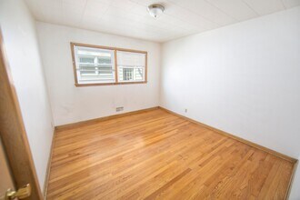 531 S 74th St, Unit 531 in West Allis, WI - Foto de edificio - Building Photo