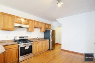 797 6th Ave in New York, NY - Building Photo - Building Photo