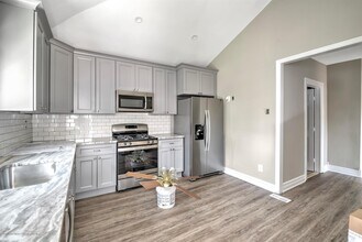 8 Dolan Ave in Parlin, NJ - Building Photo - Building Photo