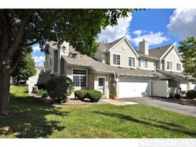 18197 Warbler Ln in Eden Prairie, MN - Building Photo