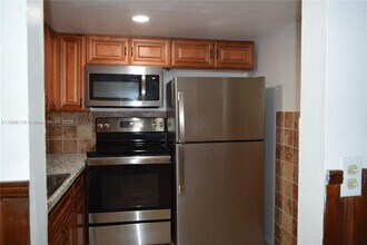 2901 NW 47th Terrace in Lauderdale Lakes, FL - Building Photo - Building Photo