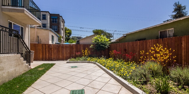 4604 La Mirada Ave in Los Angeles, CA - Building Photo - Building Photo