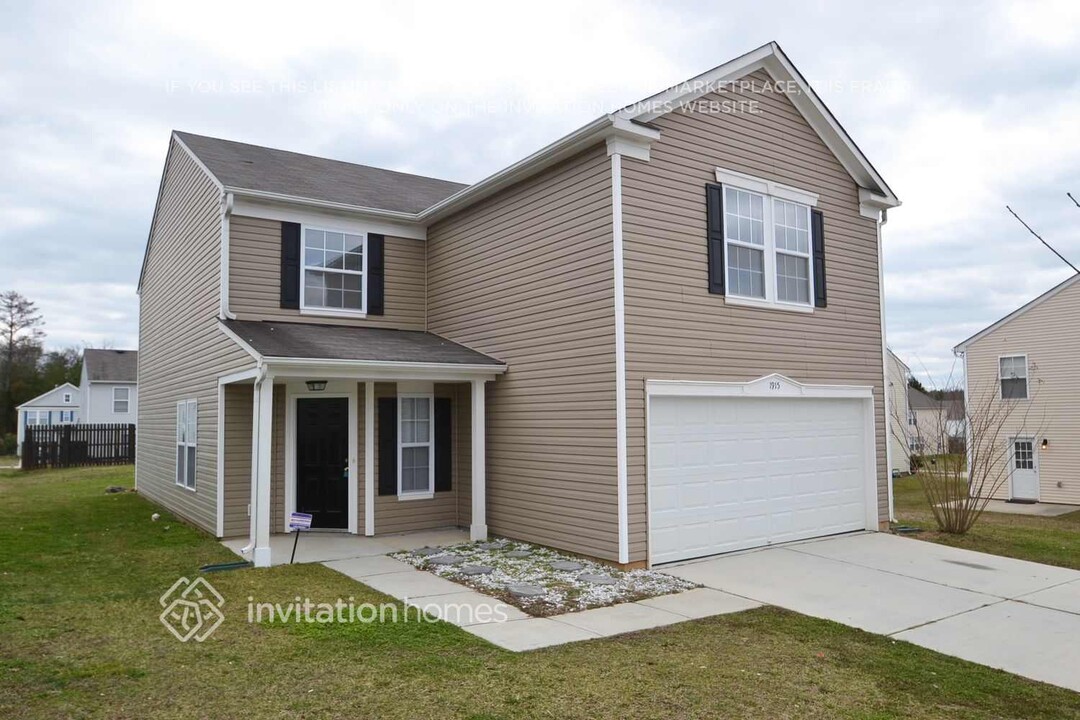 1915 Almond Hills Dr in Charlotte, NC - Foto de edificio