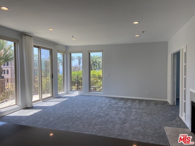 211 California Ave-Unit -502 in Santa Monica, CA - Building Photo - Building Photo