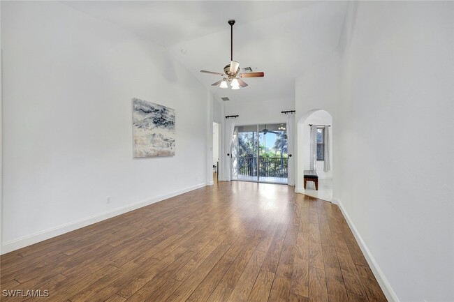 1355 Mariposa Cir in Naples, FL - Foto de edificio - Building Photo