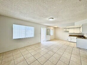 3427 E Cheyenne Ave in North Las Vegas, NV - Building Photo - Building Photo