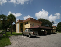 Pinecrest Arms in Sarasota, FL - Foto de edificio - Building Photo