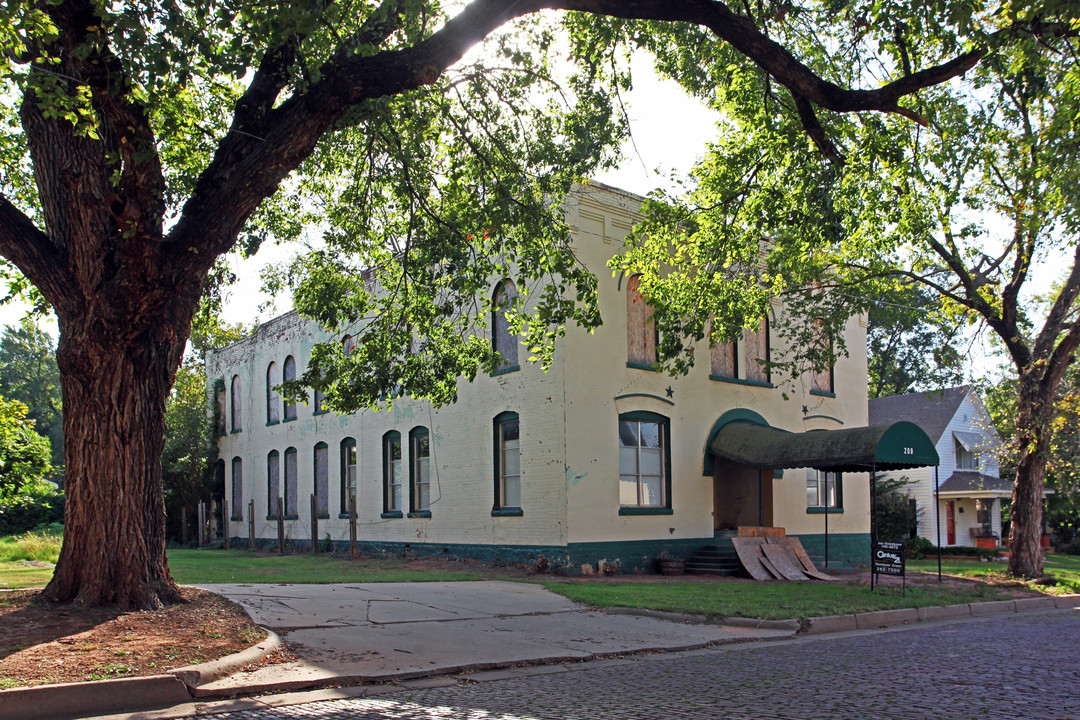 208 S Ash St in Guthrie, OK - Building Photo