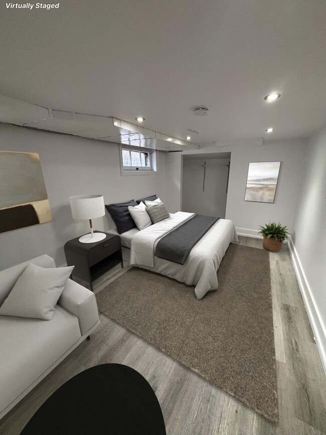 329 Christina St N in Sarnia, ON - Building Photo - Building Photo