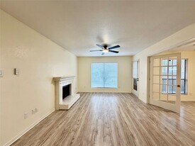 2120 Wilcrest Dr in Houston, TX - Building Photo