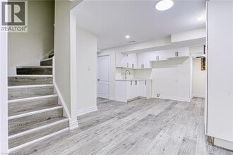 115 Amberly Blvd in Hamilton, ON - Building Photo - Building Photo