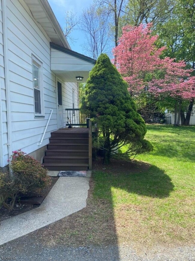492 Dogwood Ln in Pequannock Township, NJ - Building Photo - Building Photo