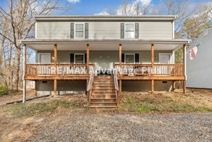 408 Winston St in Farmville, VA - Building Photo