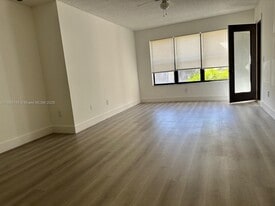 4201 W McNab Rd in Pompano Beach, FL - Building Photo