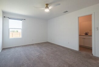 9051 Navarro Vis in Seguin, TX - Building Photo - Building Photo