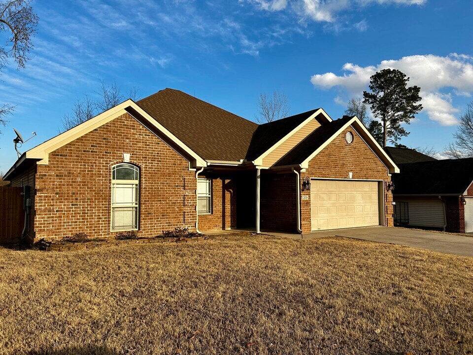 210-210 Hidden Meadows Dr in Benton, AR - Building Photo