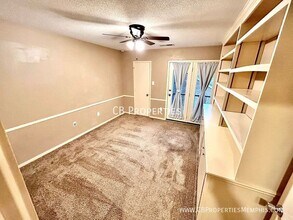 5735 Barfield Cir in Memphis, TN - Foto de edificio - Building Photo