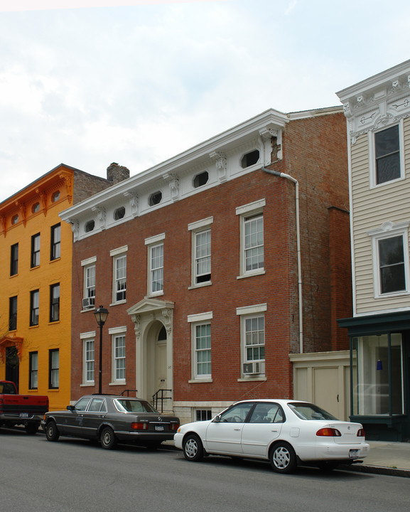 247 Warren St in Hudson, NY - Foto de edificio