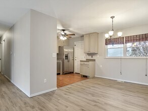 1203 Princeton Dr in O'Fallon, IL - Foto de edificio - Building Photo